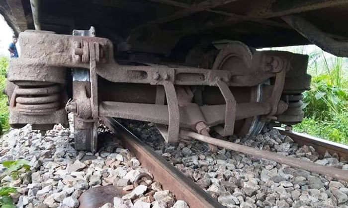 ঢাকার সঙ্গে উত্তরবঙ্গের রেল যোগাযোগ বন্ধ